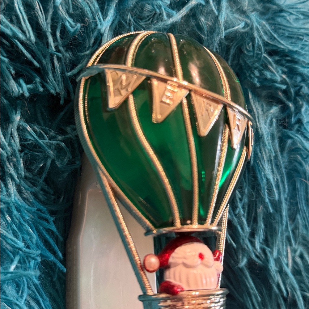 Bath and body works holiday plug in diffuser - Picture 8 of 8